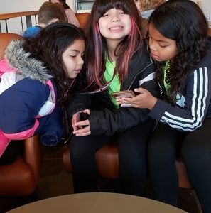 Meet your Posher, Yaniris